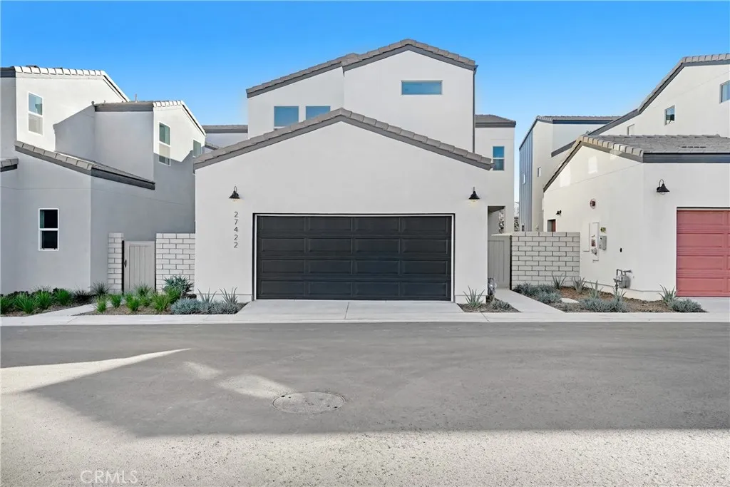 27422 Creekwood Lane, Valencia, California 91381 home-pic-1